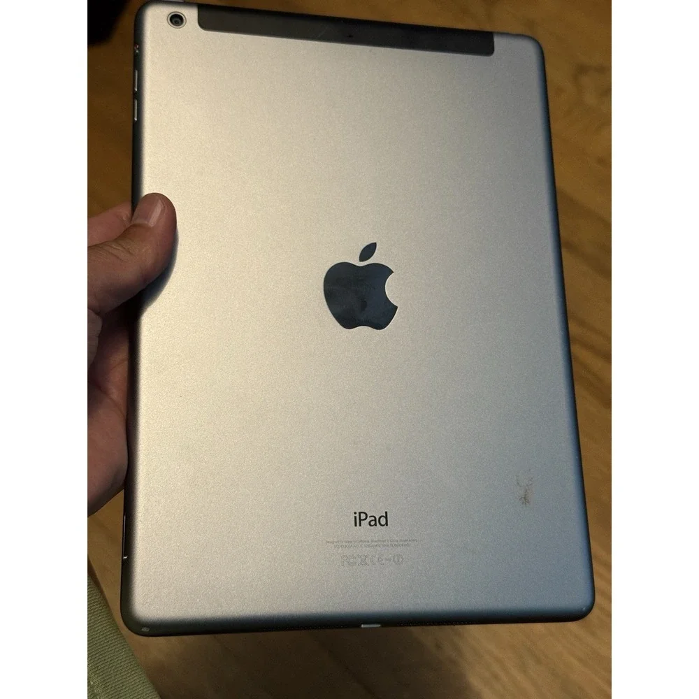 Apple iPad‎ Air 2 16GB Silver A1475 , Wi Fi ( Read Description) Bundle